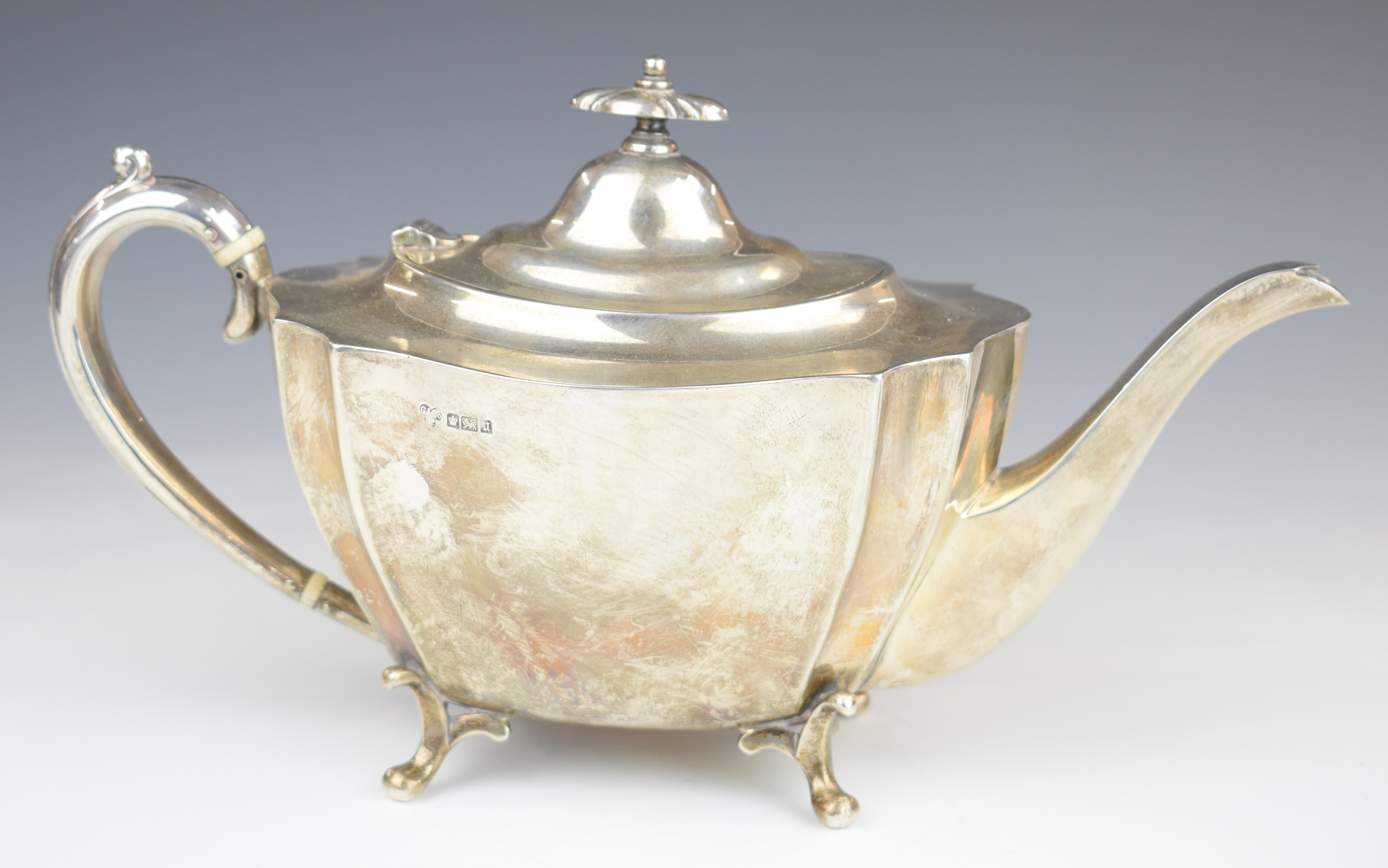 George V hallmarked silver three piece teaset raised on four feet, Sheffield 1912, maker Gibson & Co - Image 2 of 6