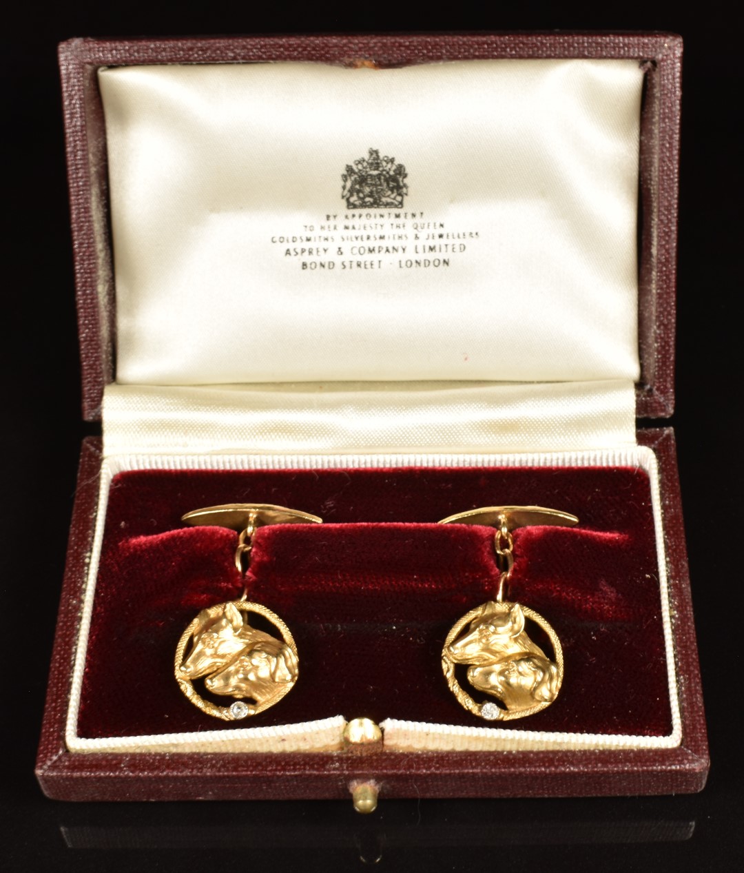 A pair of c1920 18ct gold cufflinks in the form of hounds, each set with a diamond, 10g, in fitted - Image 3 of 3