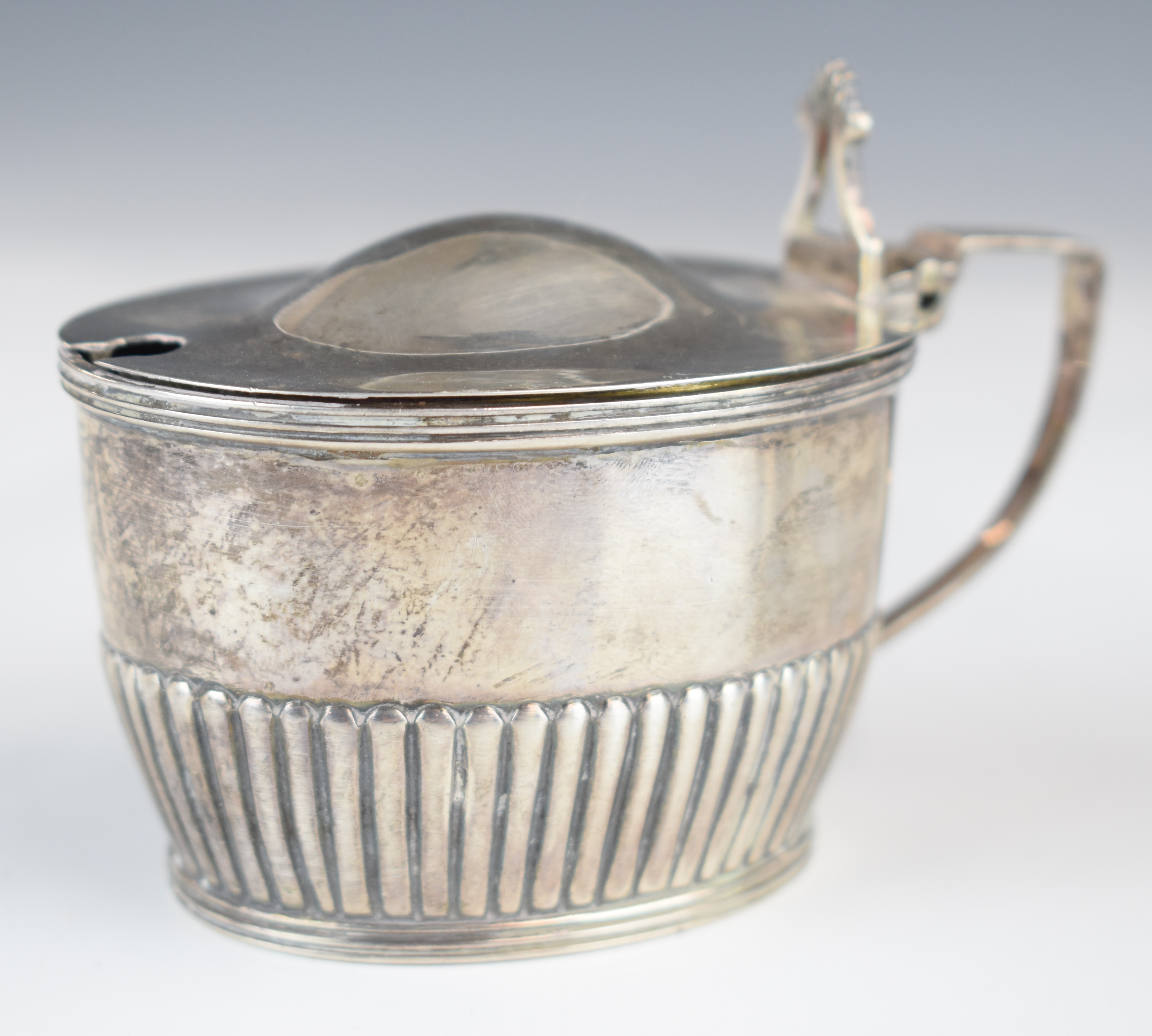 Victorian hallmarked silver mustard, London 1887, maker John Aldwinckle & Thomas Slater, length 10. - Image 3 of 7