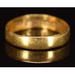 A 22ct gold wedding band / ring, 1.7g, size J