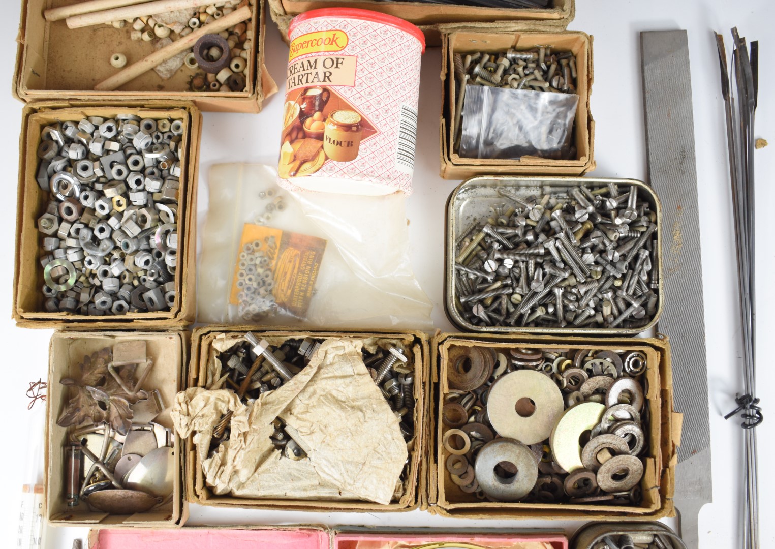 Collection of clock parts, keys, tools, needle files, engraver's wax, clamps etc, in three trays - Image 9 of 21
