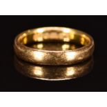 A 22ct gold wedding band / ring, 3.4g, size J