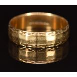A 9ct gold wedding band / ring, 2.1g, size M/N