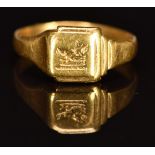 An 18ct gold signet ring engraved with a wolf's head, 4.0g, size K