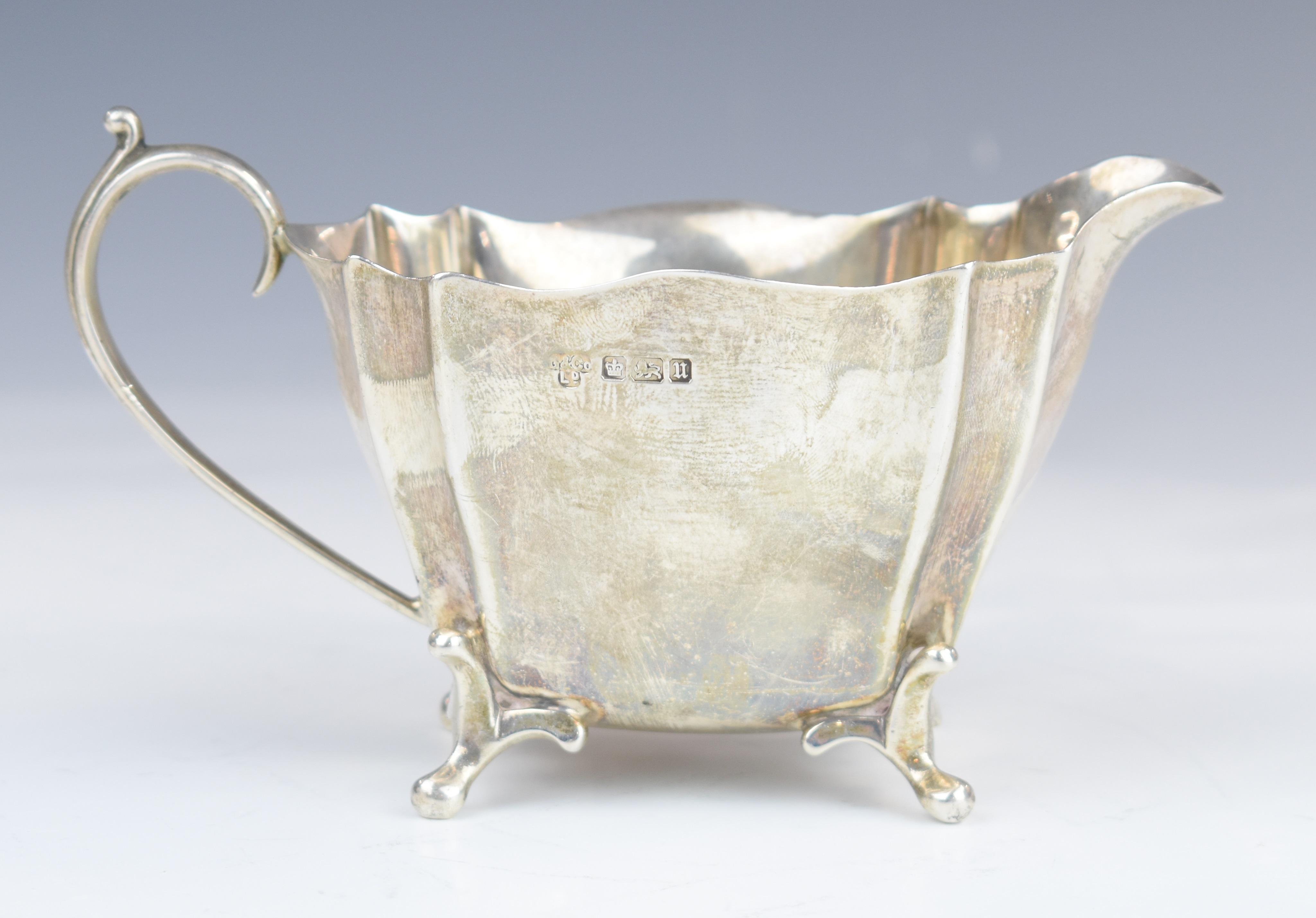 George V hallmarked silver three piece teaset raised on four feet, Sheffield 1912, maker Gibson & Co - Image 6 of 6
