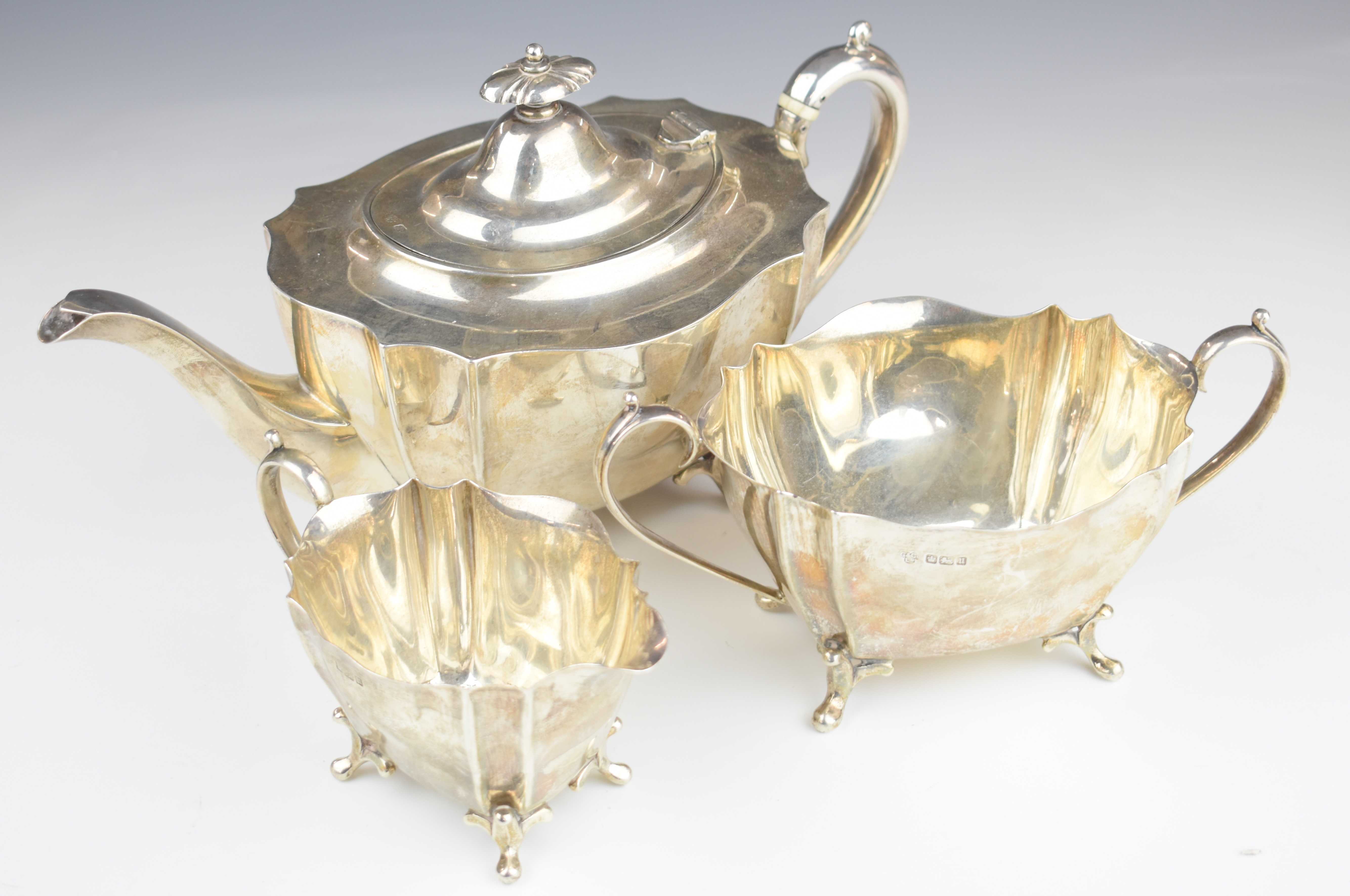 George V hallmarked silver three piece teaset raised on four feet, Sheffield 1912, maker Gibson & Co