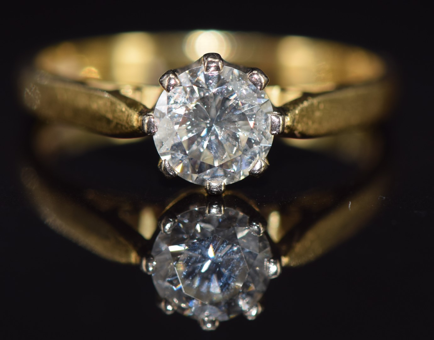 An 18ct gold ring set with a round cut diamond of approximately 1ct, 4.3g, size R