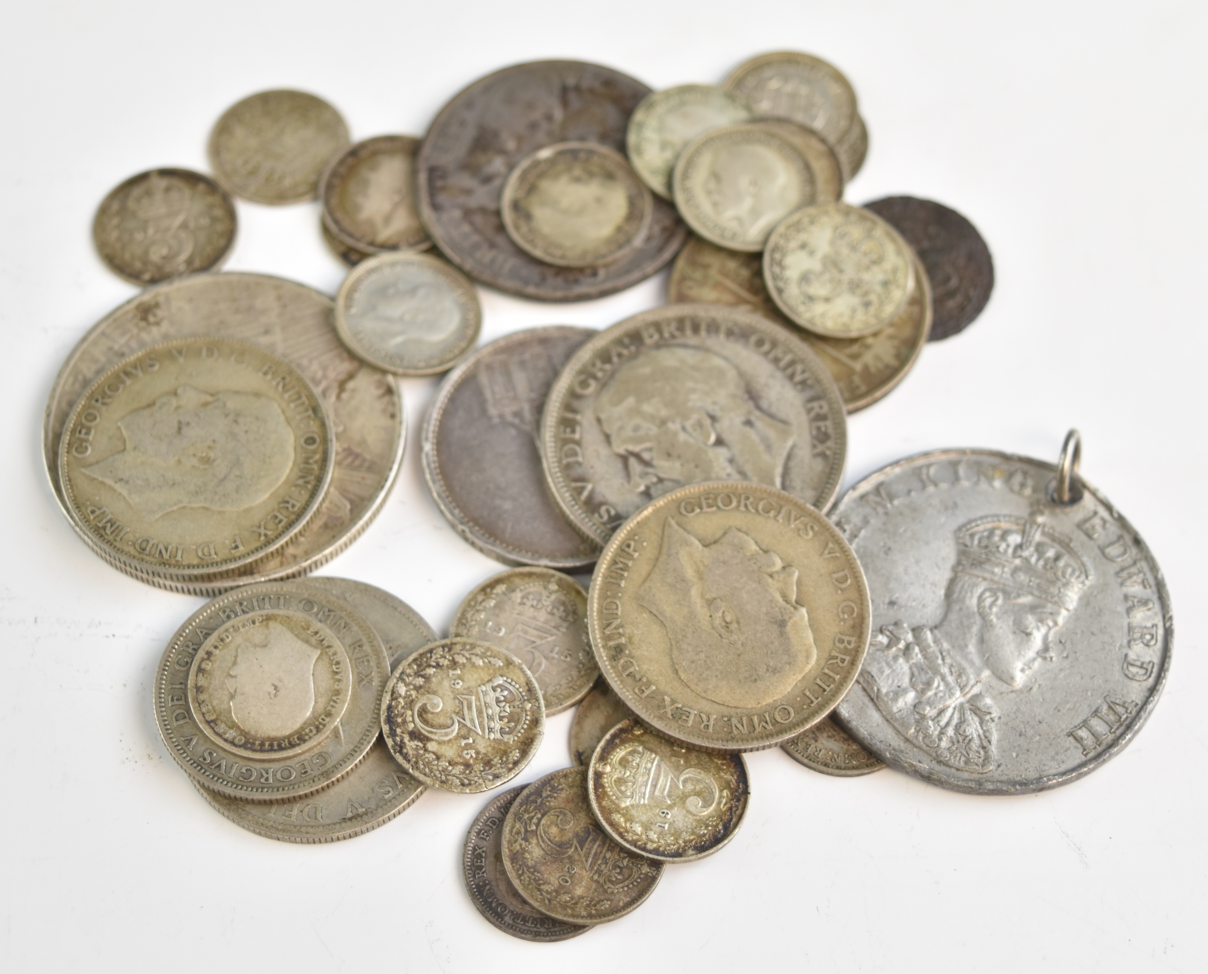 Approximately 161g mixed silver including a 1922 Morgan dollar and further silver coinage