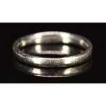 A platinum wedding band / ring, 3.0g, size J