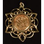 A1913 gold half sovereign in gold pendant mount, 9.0g