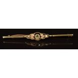 Edwardian 9ct gold brooch set with an aquamarine and seed pearls, 4.0g