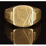 An 18ct gold signet ring, 8.8g, size Q