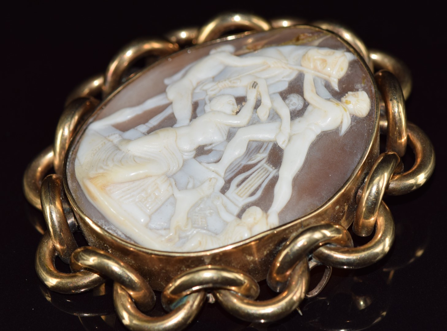 Victorian pinchbeck brooch set with a cameo depicting classical scene with a bull, 29.6g, 7.4 x 6. - Image 2 of 5