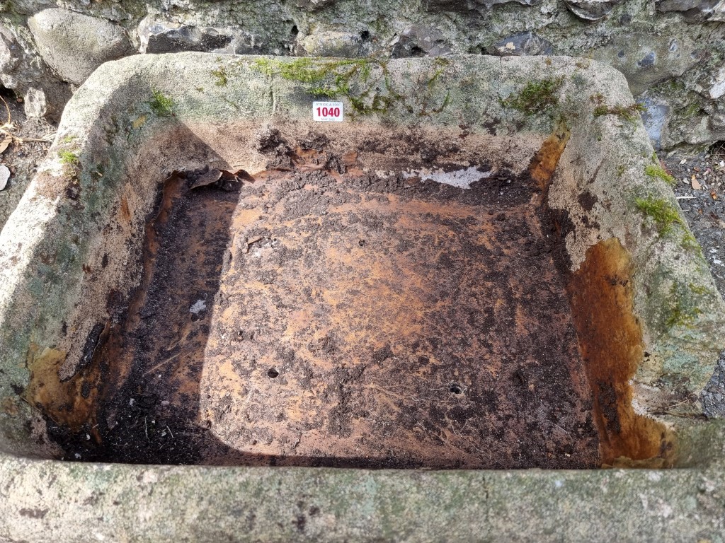 An old stone basin, 82cm wide. - Image 5 of 5