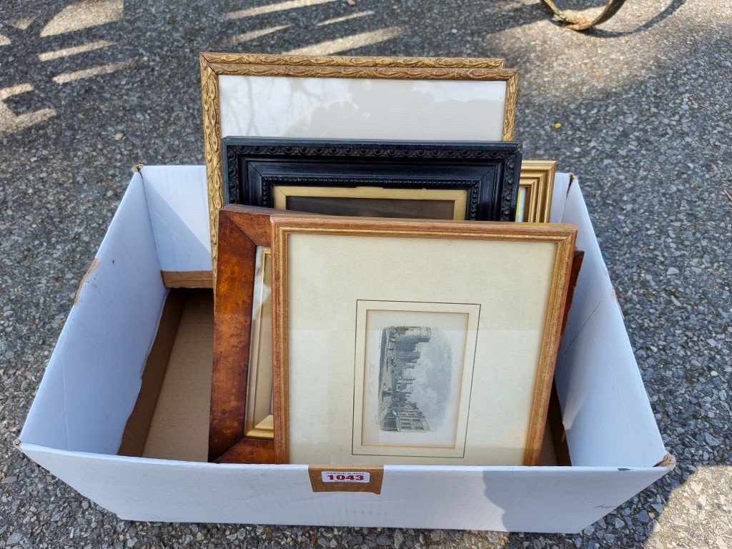 A small quantity of prints and engravings.