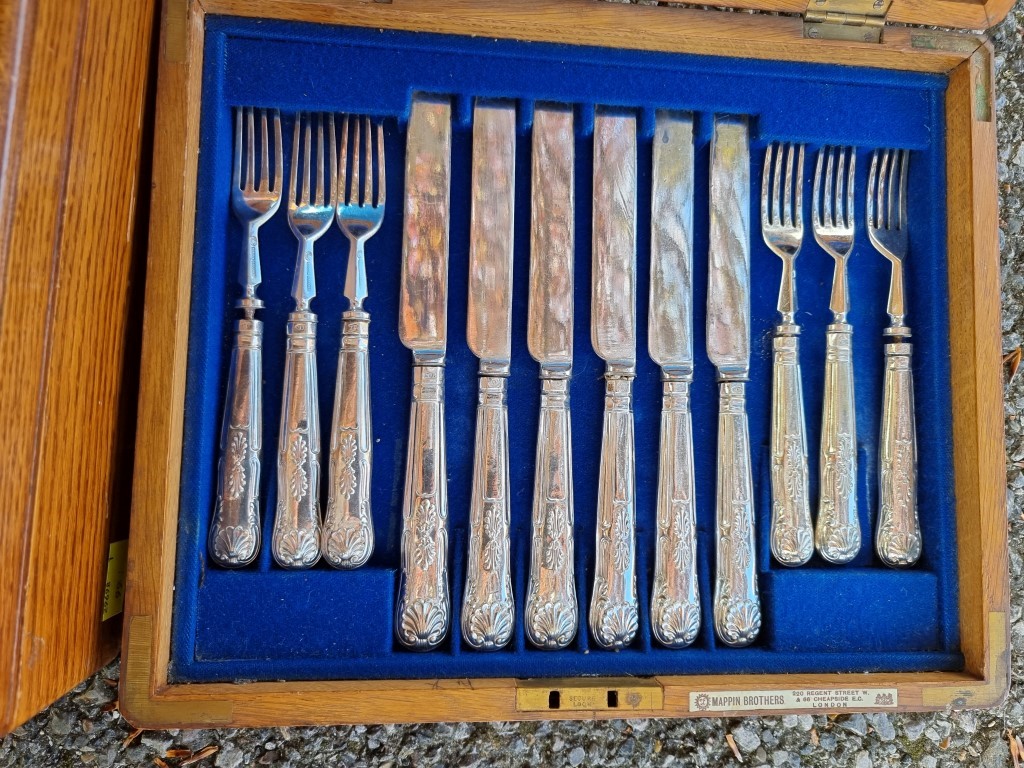 An oak canteen containing various silverplated cutlery; together with a smaller box of plated - Image 3 of 3