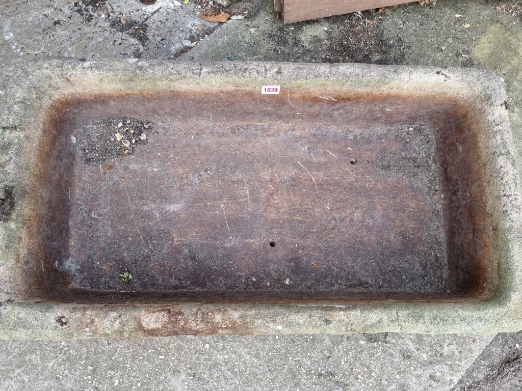 An old stone basin, 82cm wide. - Image 2 of 5