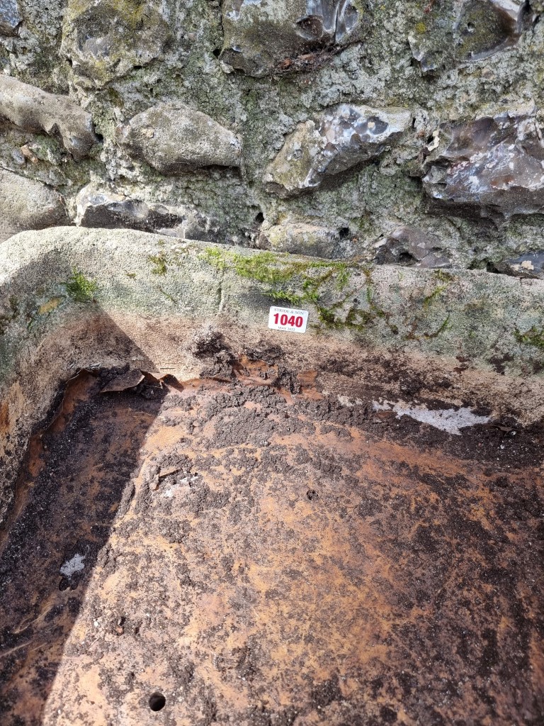 An old stone basin, 82cm wide. - Image 3 of 5