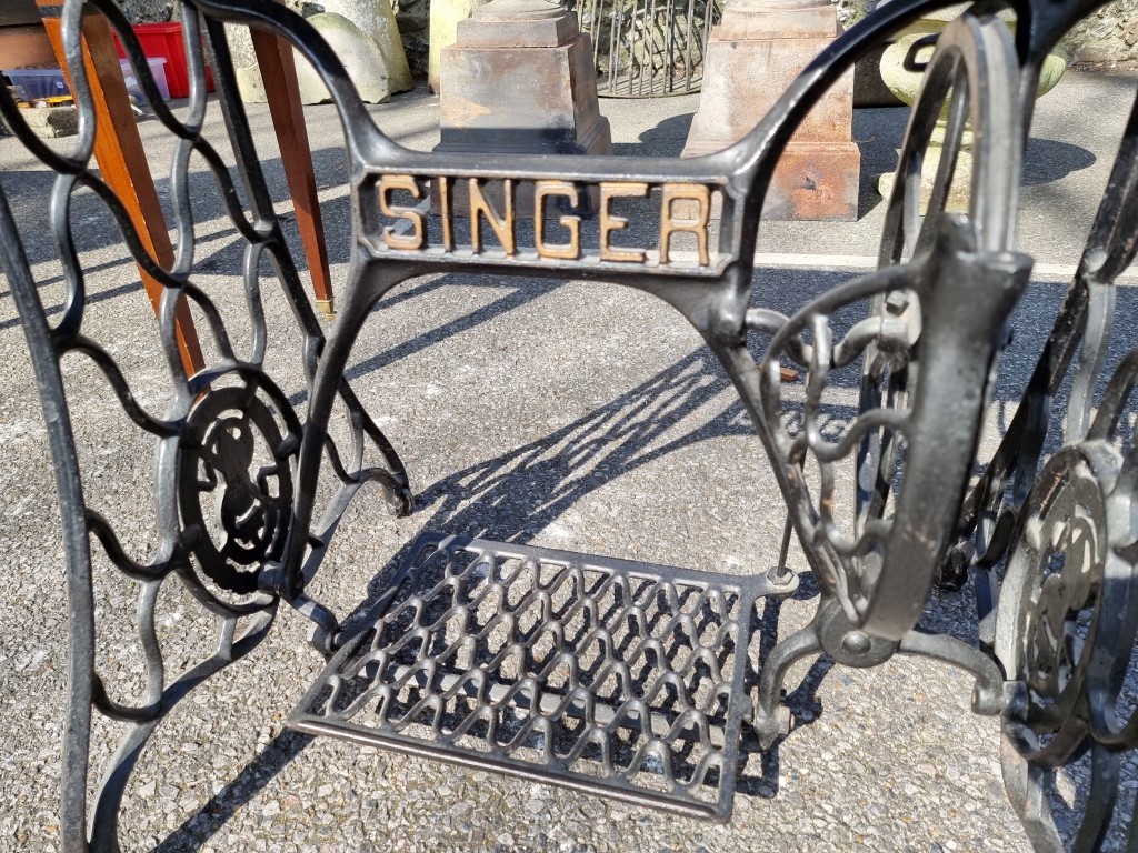 A Singer sewing machine base, having oak top, 74cm high x 68cm wide. - Image 3 of 5