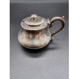A William IV silver mustard pot, by Edward, John & William Barnard, London 1834, 7cm high, 129g.