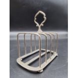 A George V silver toast rack, by Hukin & Heath Ltd, Birmingham 1923, 11cm long, 137g.