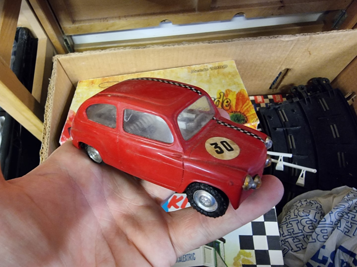 Scalextric: a vintage Scalextric set, comprising: seven cars, to include Javelin C4-10; Mini - Image 7 of 10