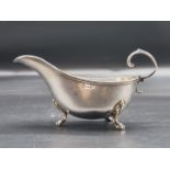 An Edwardian silver sauce boat, by Jay, Richard Attenborough Co Ltd, Chester 1906, 130g, 16cm long.