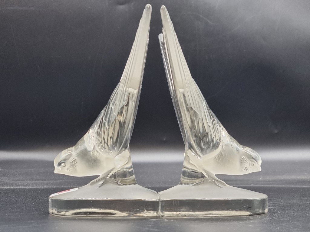 A pair of Lalique 'Hirondelle' clear and frosted glass bookends, 19cm high. - Bild 4 aus 5