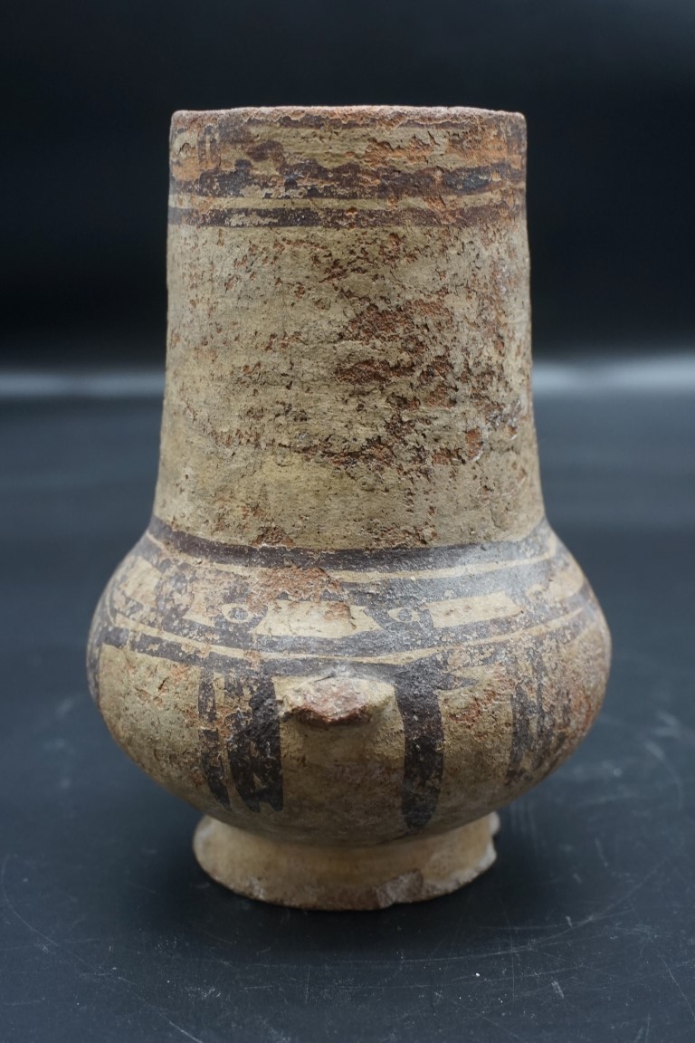 Antiquities: a pre-Columbian Mayan terracotta pot, 16.5cm high. - Bild 2 aus 4