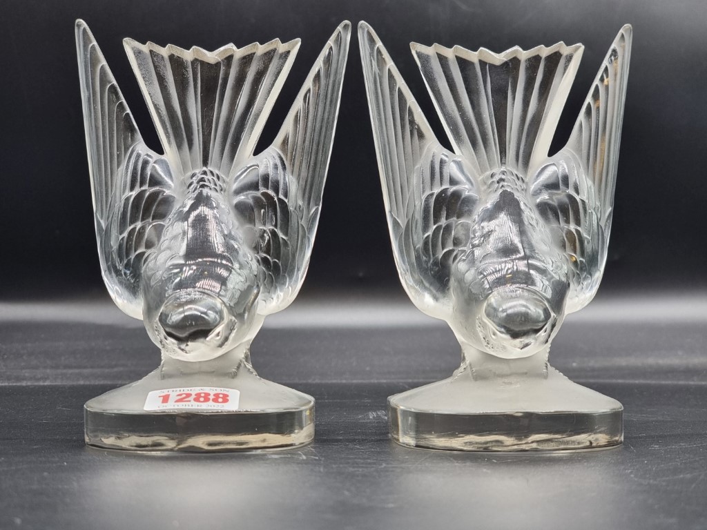 A pair of Lalique 'Hirondelle' clear and frosted glass bookends, 19cm high. - Bild 2 aus 5