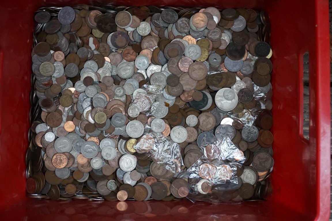 A large quantity of coins, mostly UK. - Image 3 of 3