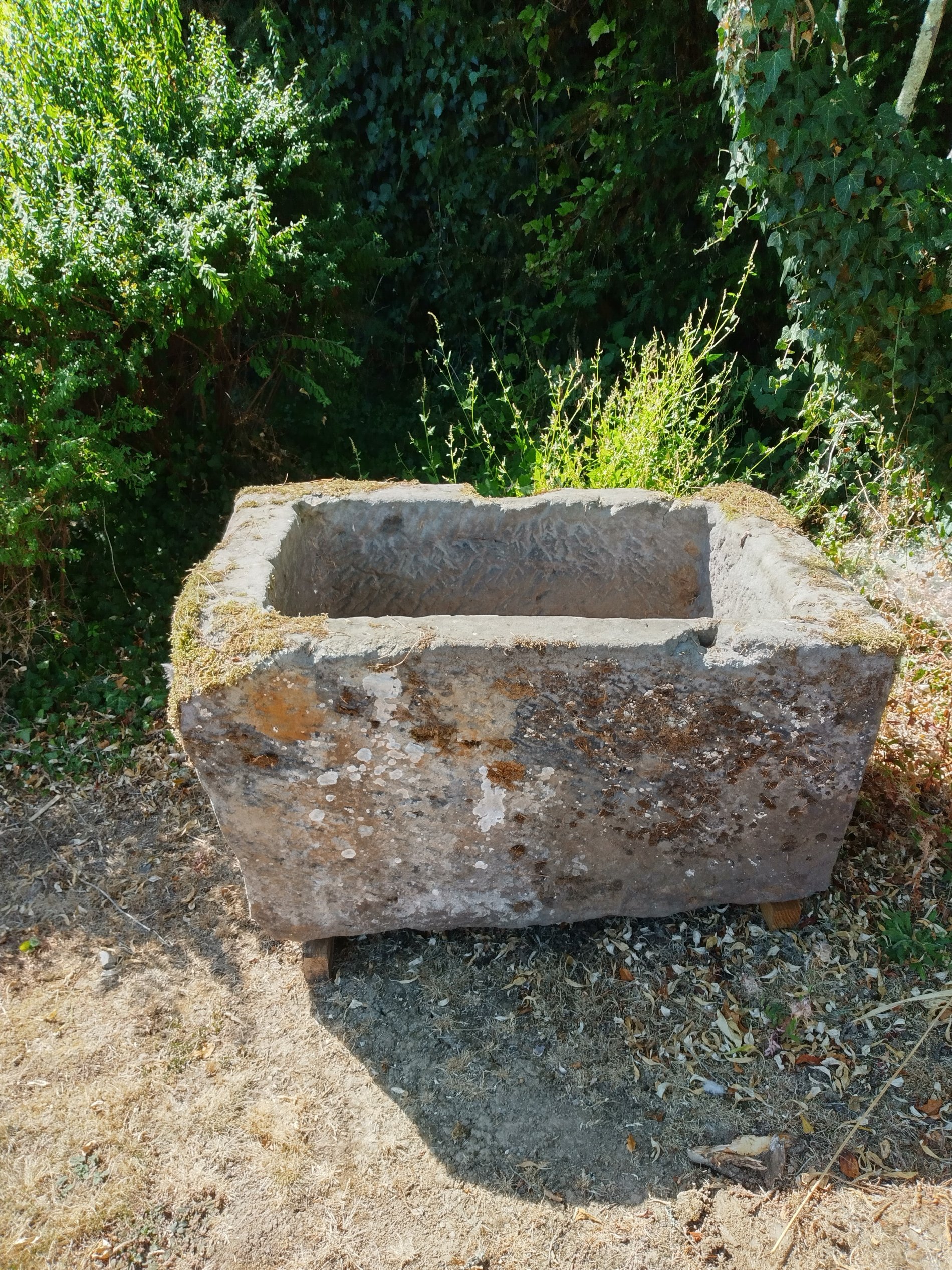 A rare Georgian dated carved stone trough - Bild 2 aus 7