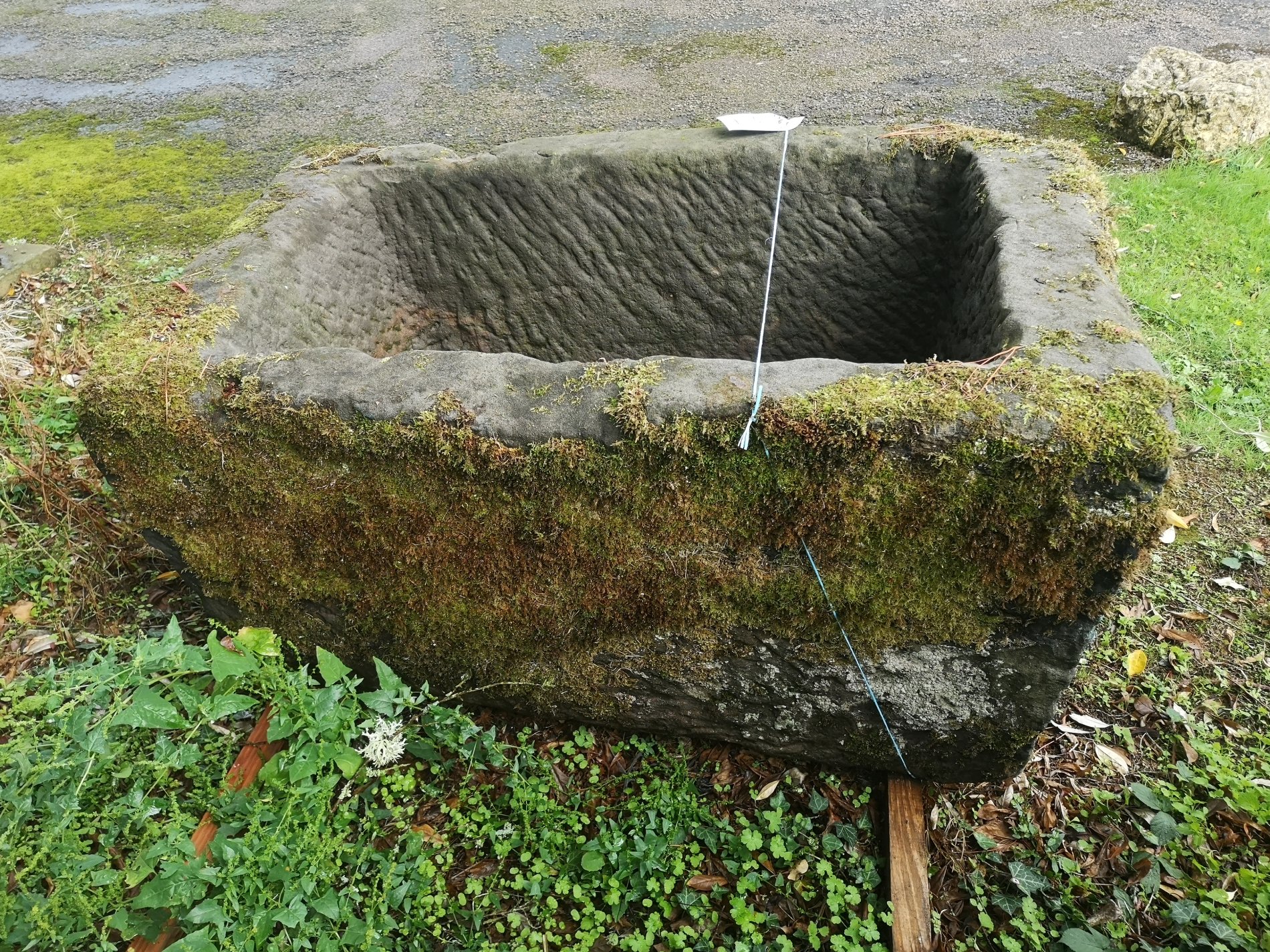 A rare Georgian dated carved stone trough - Bild 4 aus 7