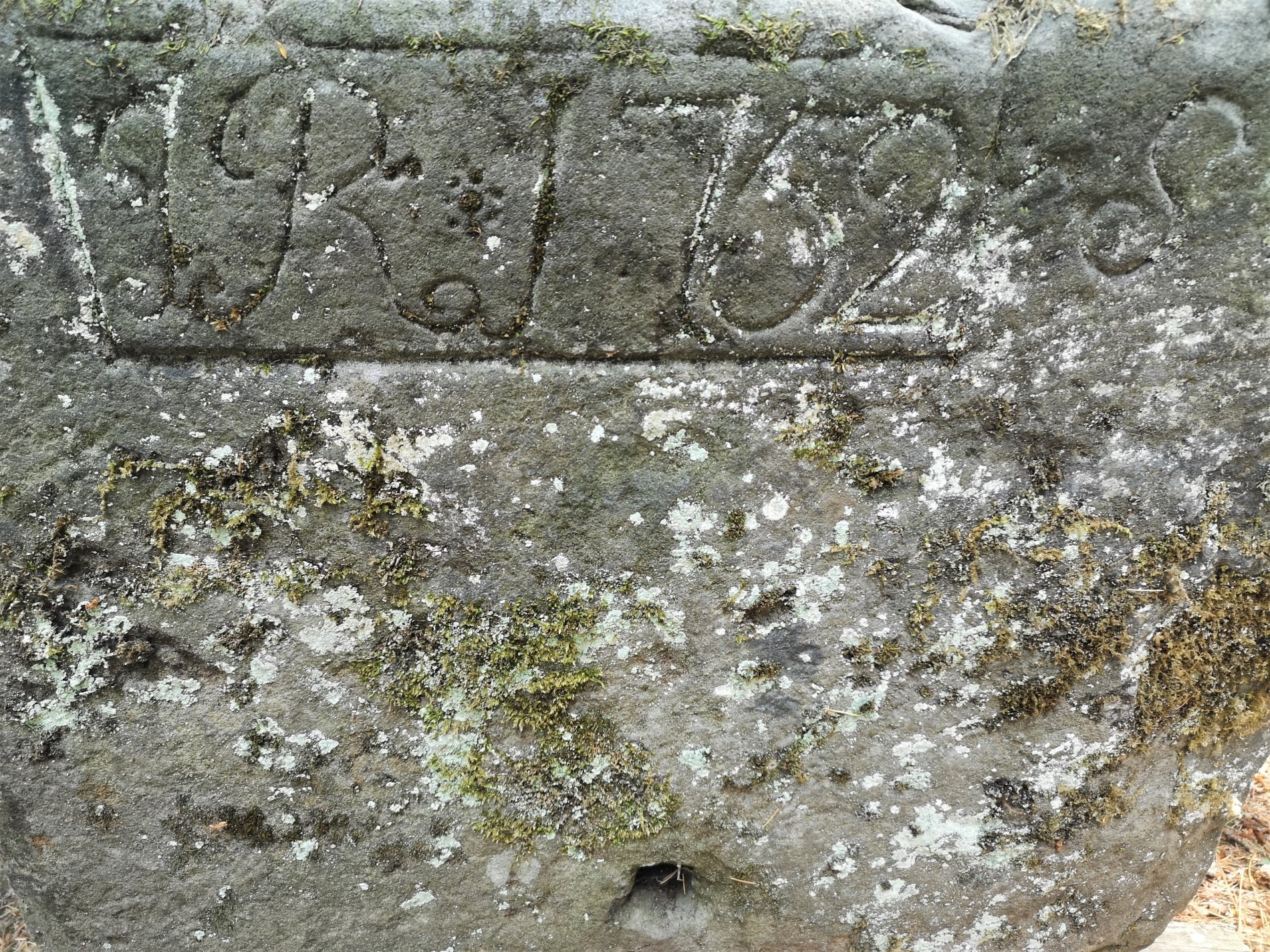 A rare Georgian dated carved stone trough - Bild 3 aus 7