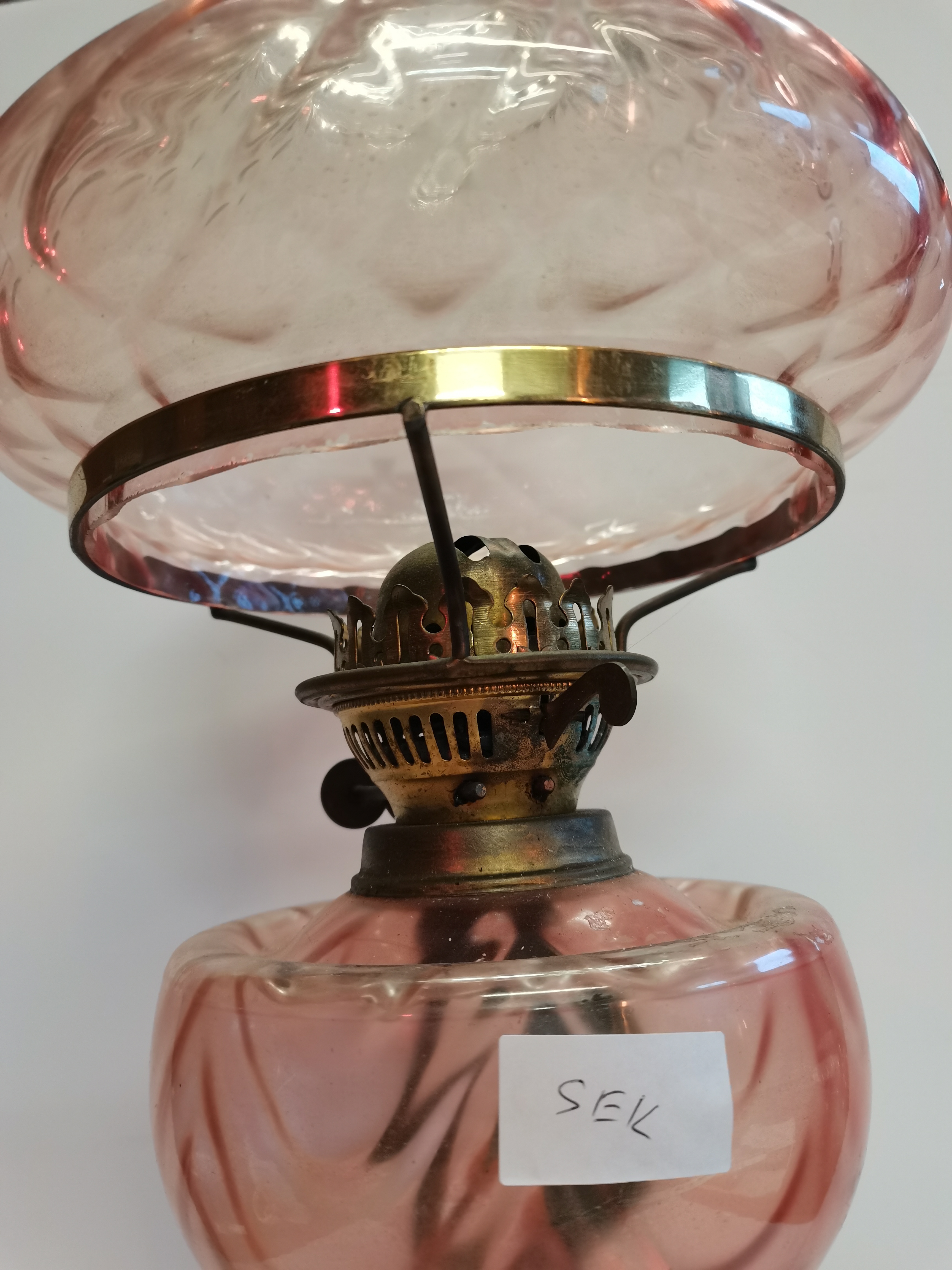 Large Brass and Pink Glass Oil Lamp - Bild 2 aus 4