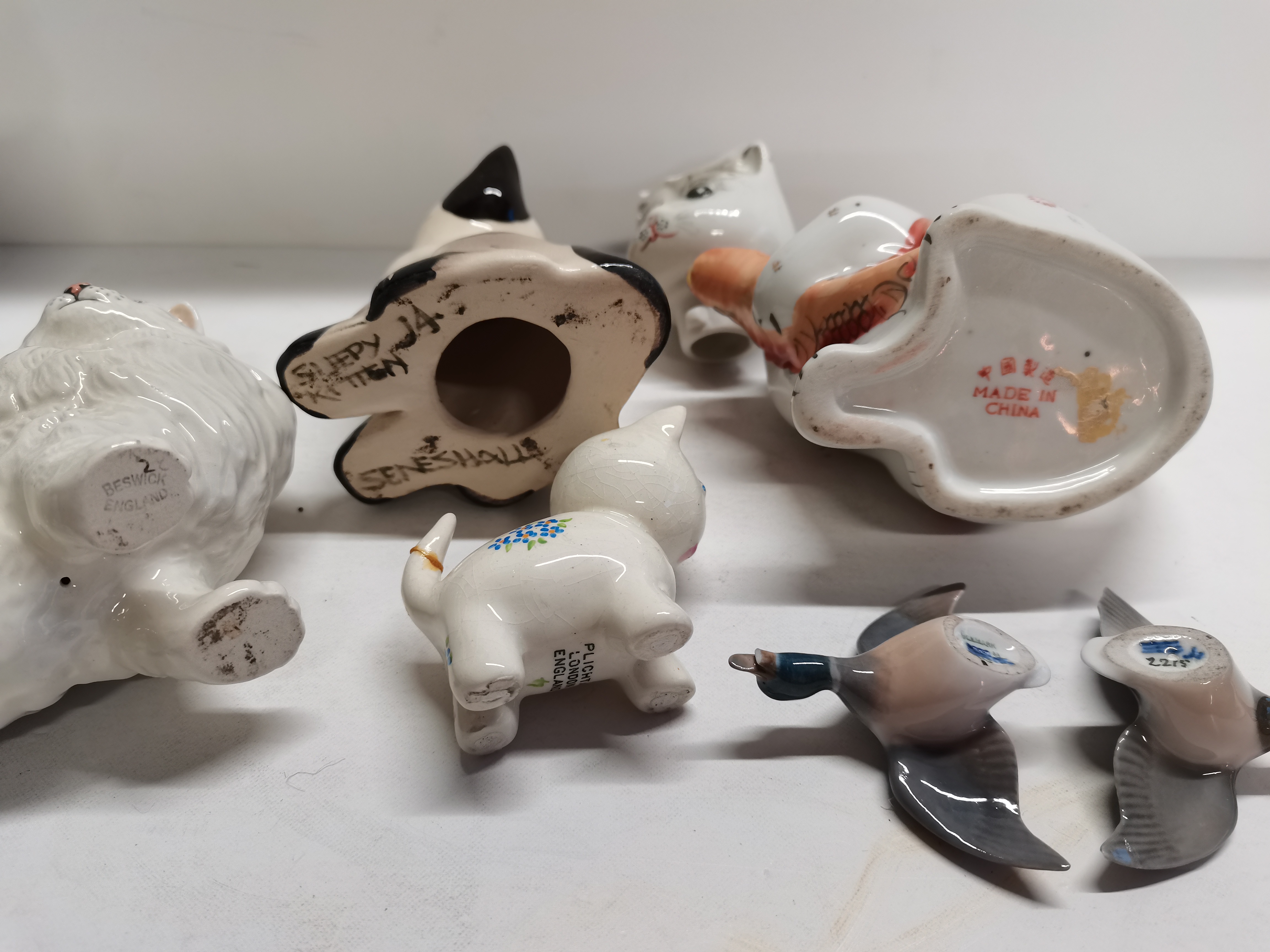 13 Pieces of Pottery 10 cats 2 ducks and a donkey Including 1 Beswick Cat (Damaged Ear to Donkey) - Image 2 of 2