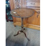 Round wooden plant/side table