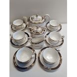 Spode guilt edged tea set, x6 tea cups and saucers, x1 teapot, x1 sugar bowl, x1 milk jug -
