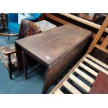 Drop leaf table