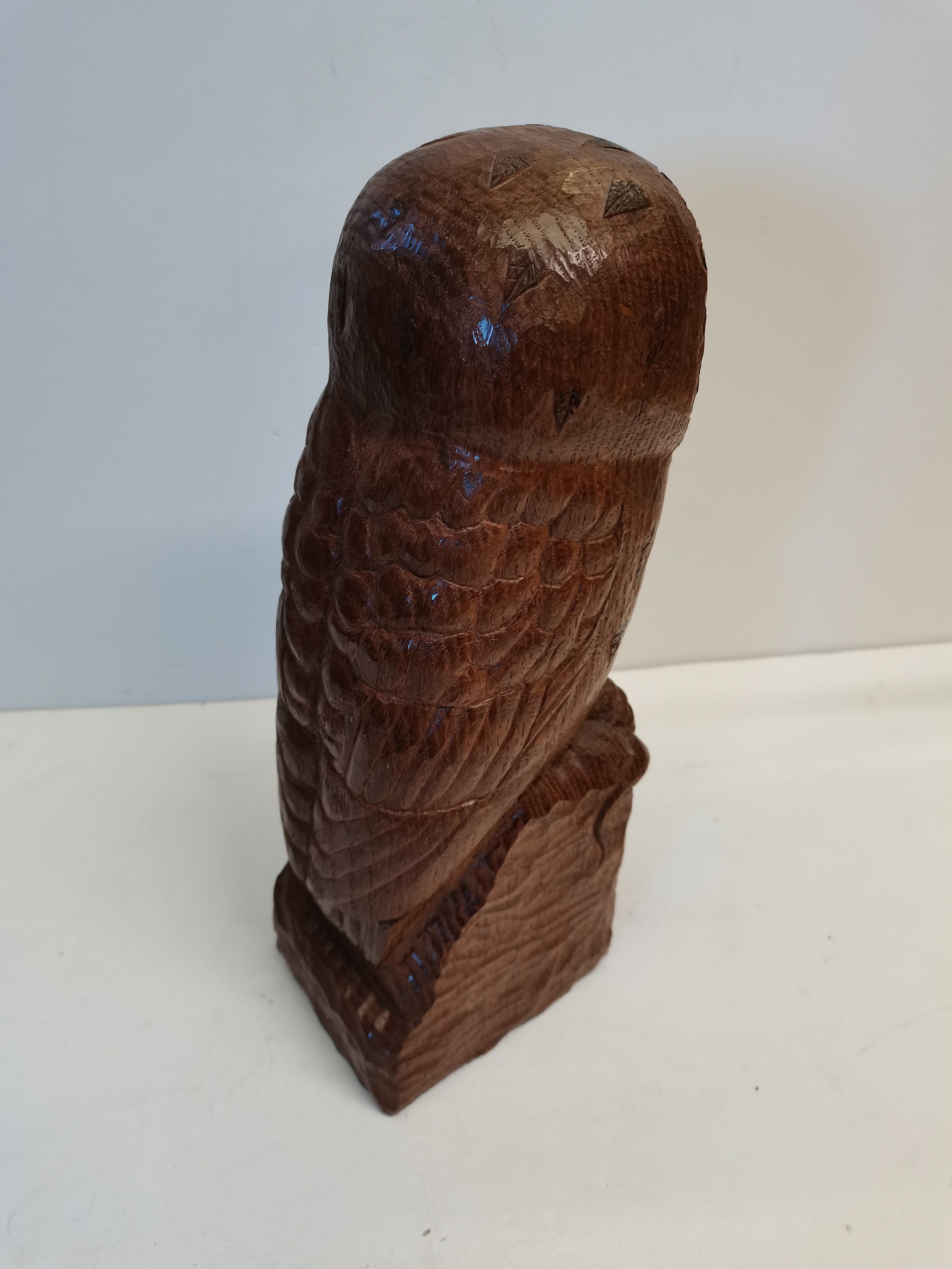 Early Mouseman - (possibly Stan Dodds) carved Oak Owl with mouse in its talons 33cm - Image 3 of 12