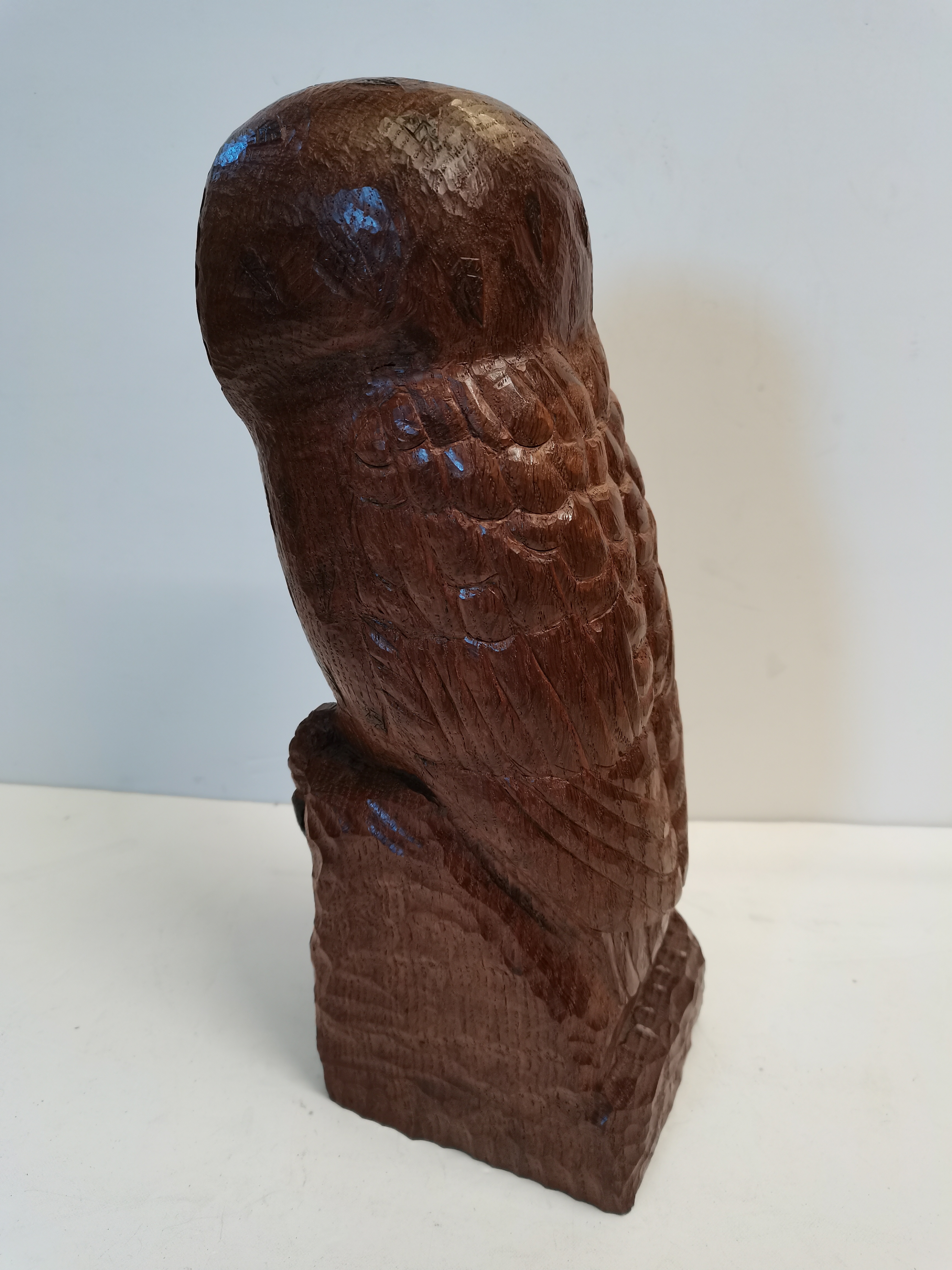 Early Mouseman - (possibly Stan Dodds) carved Oak Owl with mouse in its talons 33cm - Image 2 of 12