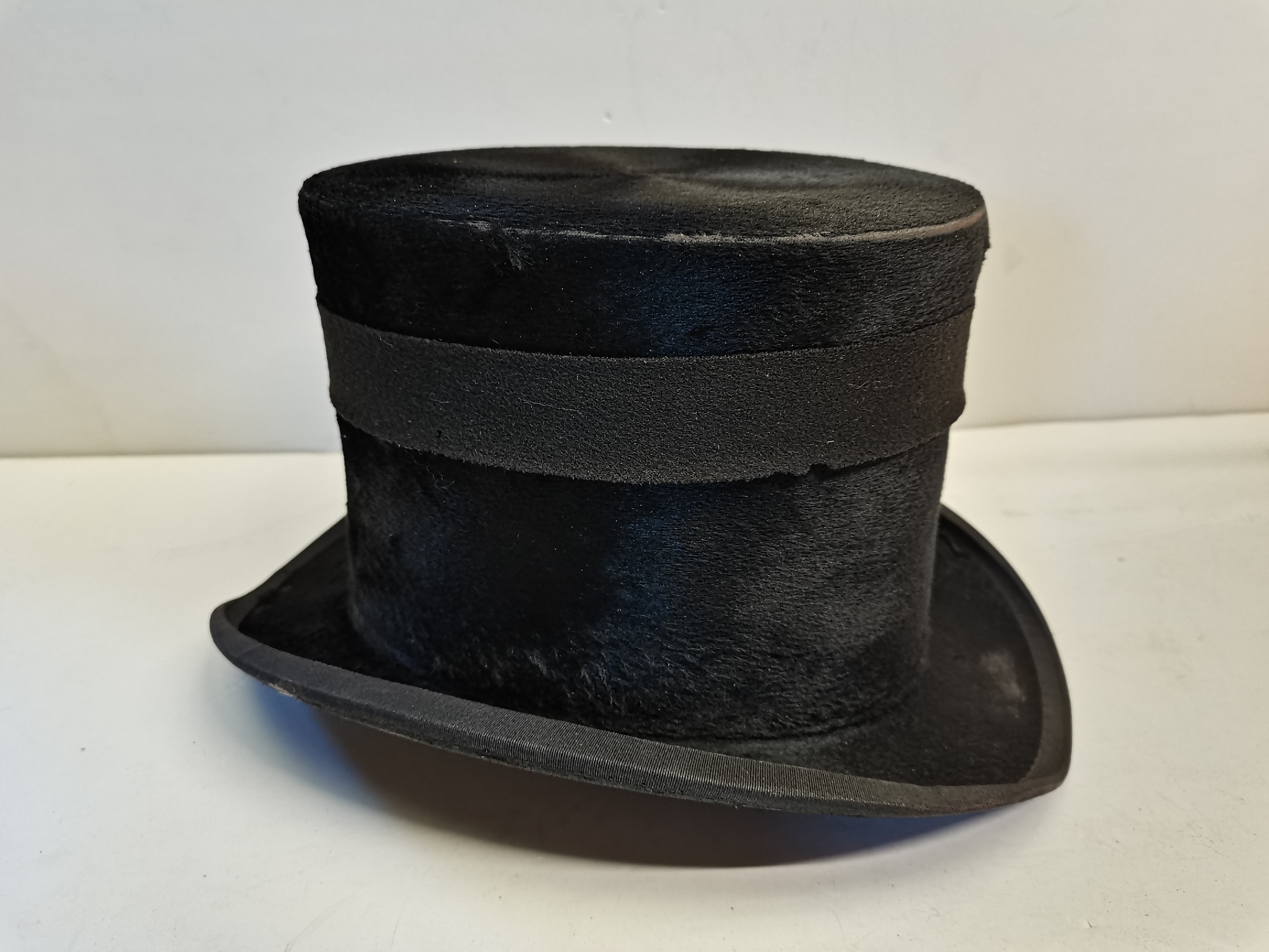 1 Hat Case Containing Top Hat Plus Two other bowler hats - Image 4 of 5