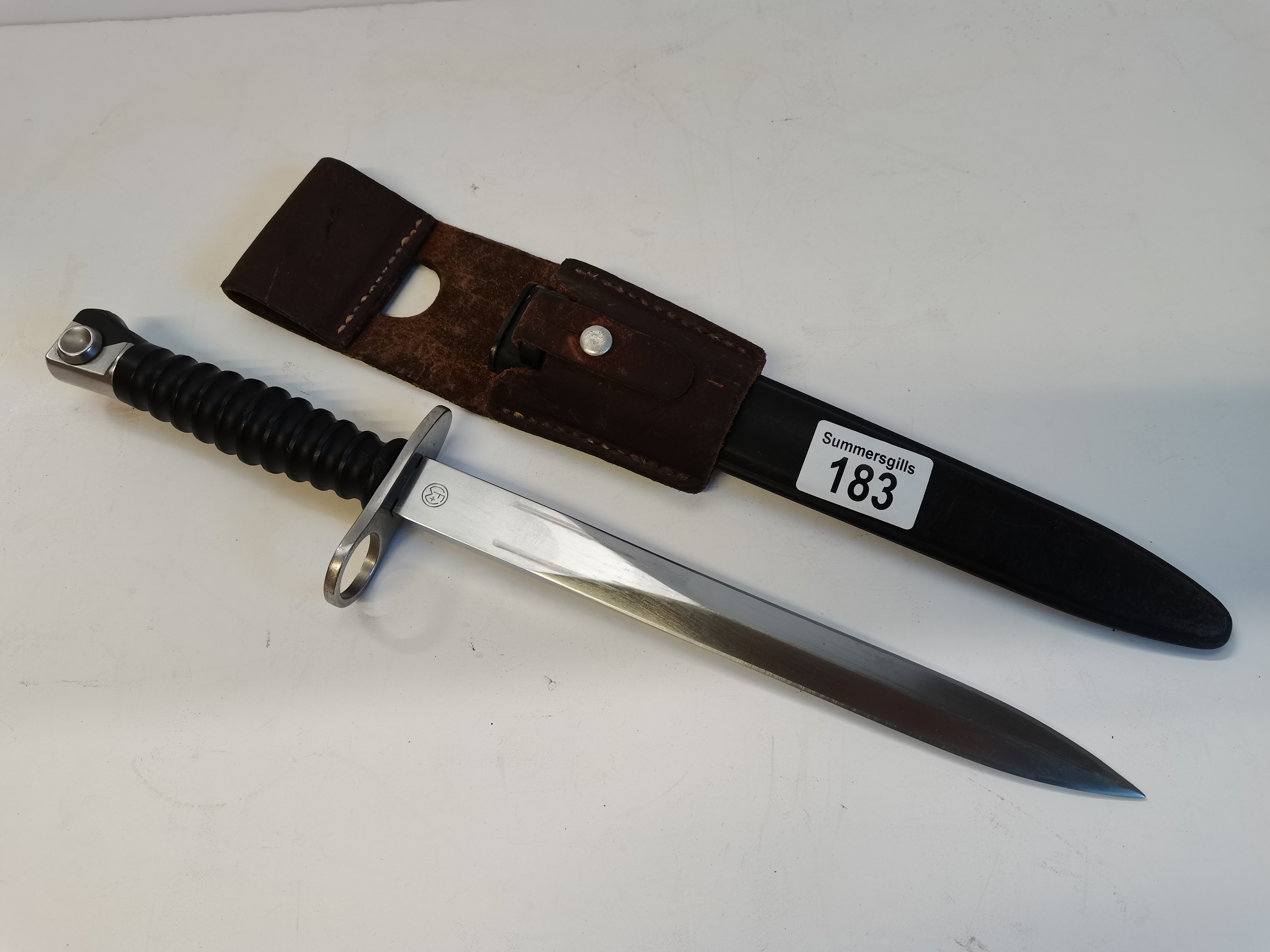 Swiss Army STG57 Bayonet & Scabbard. As new - Image 2 of 6