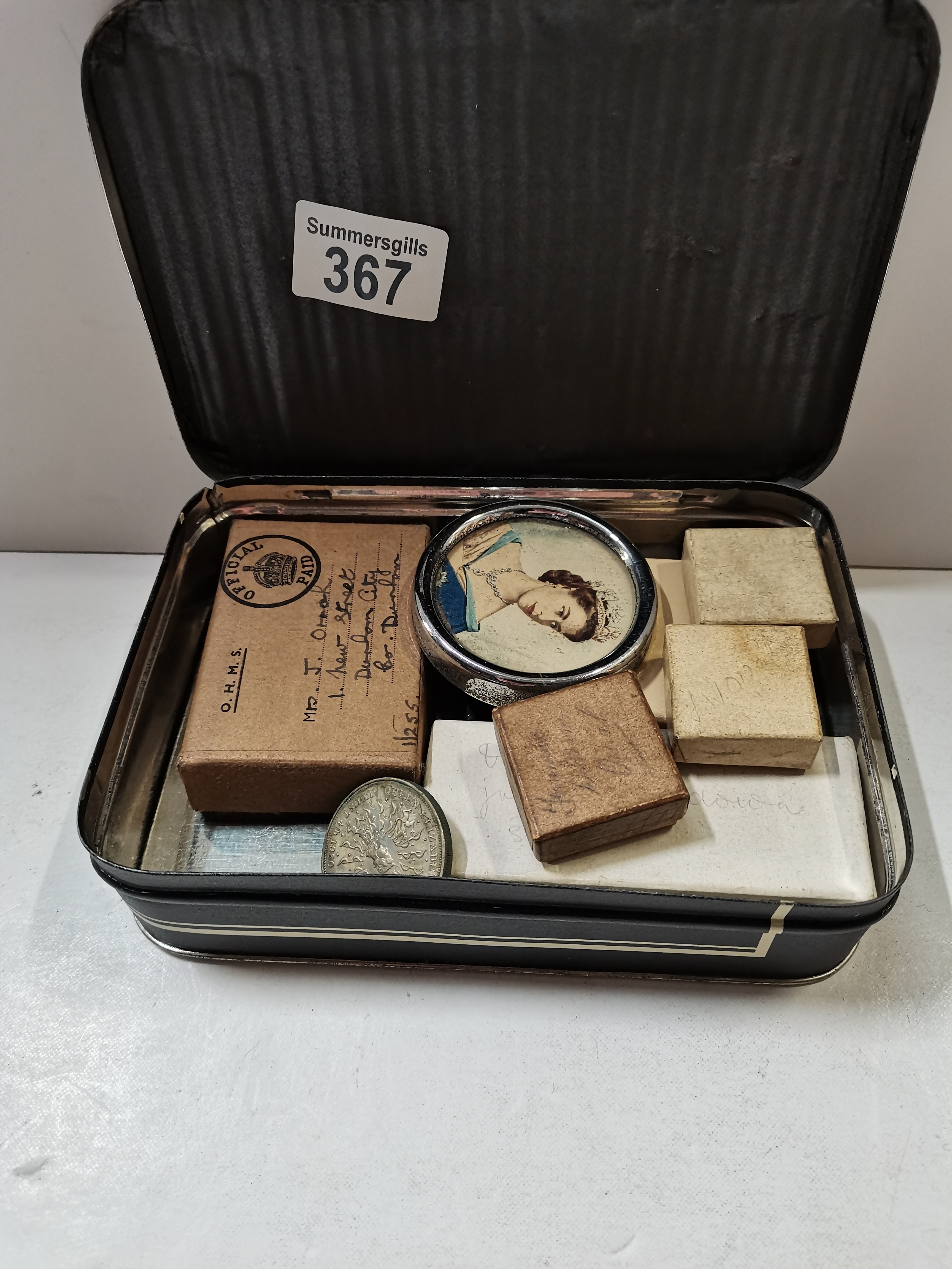 Box of assorted medals, badges and broach of QE2