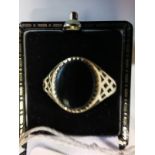 9ct Gold ring 1970 with Black Onyx centre stone. Size S