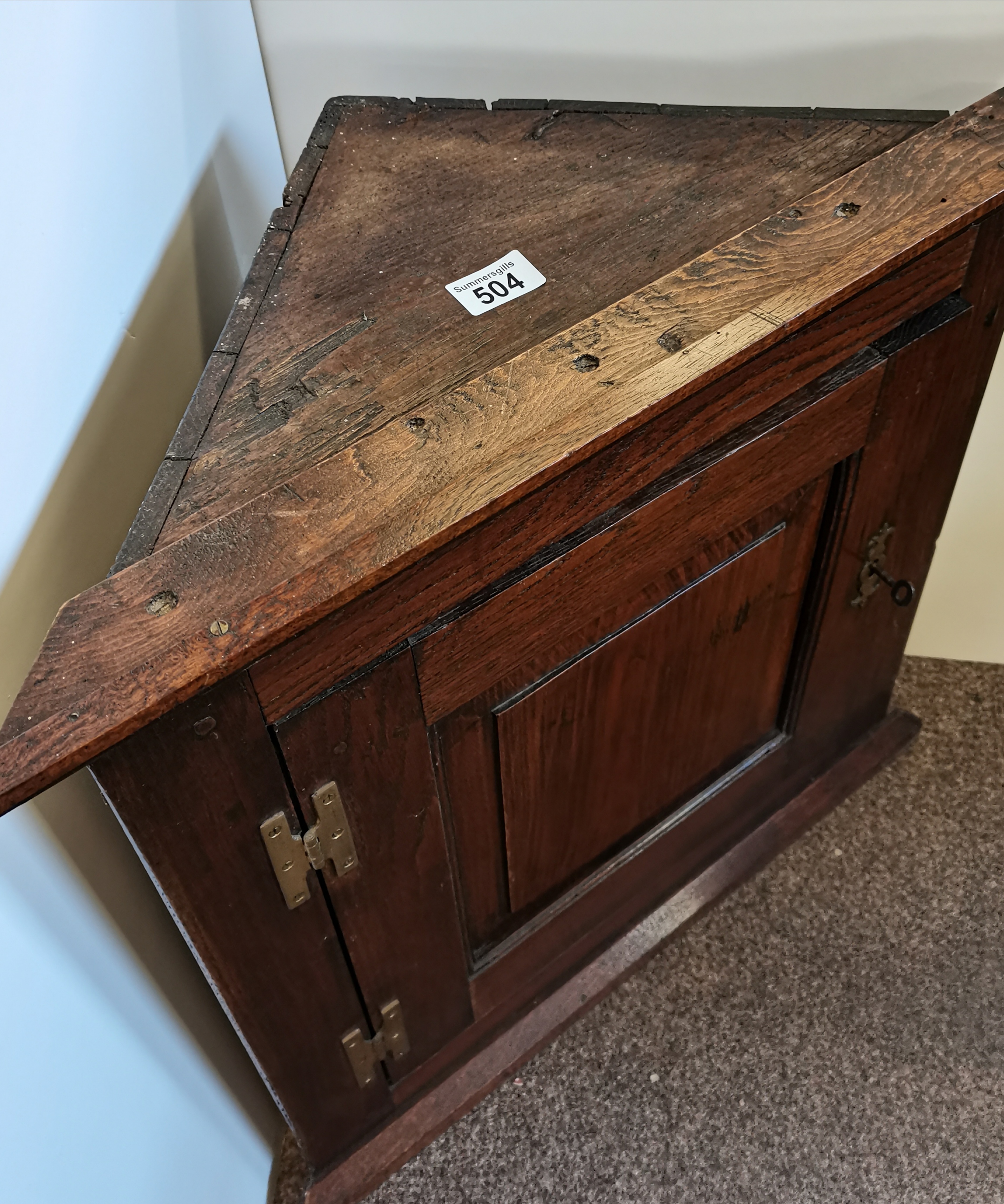 Antique Oak corner cupboard 60cm high and 40cm depth - Image 2 of 2