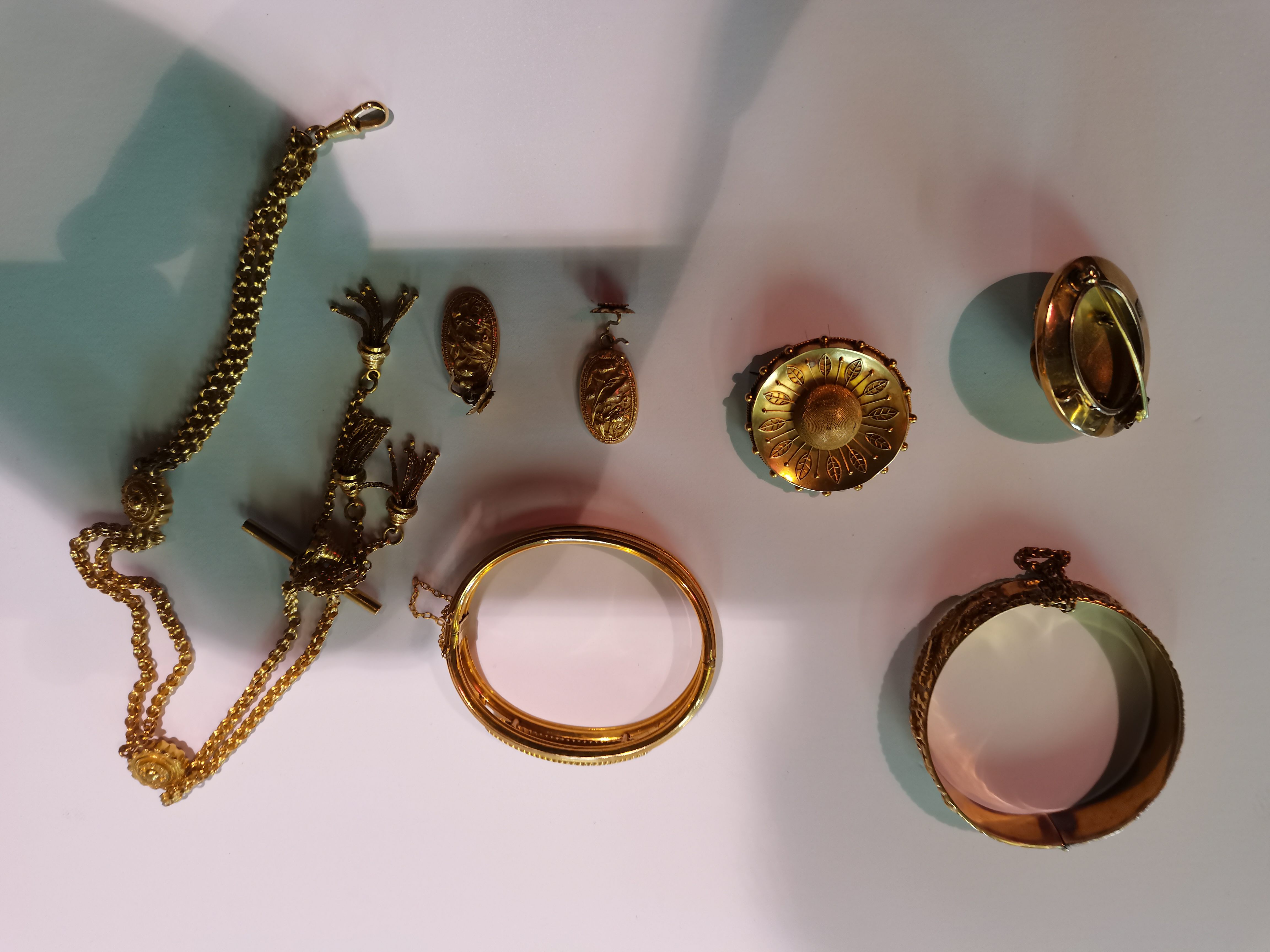 Gold costume set : Brooch 2 x bracelets, earrings, necklace etc 115g - Image 11 of 19