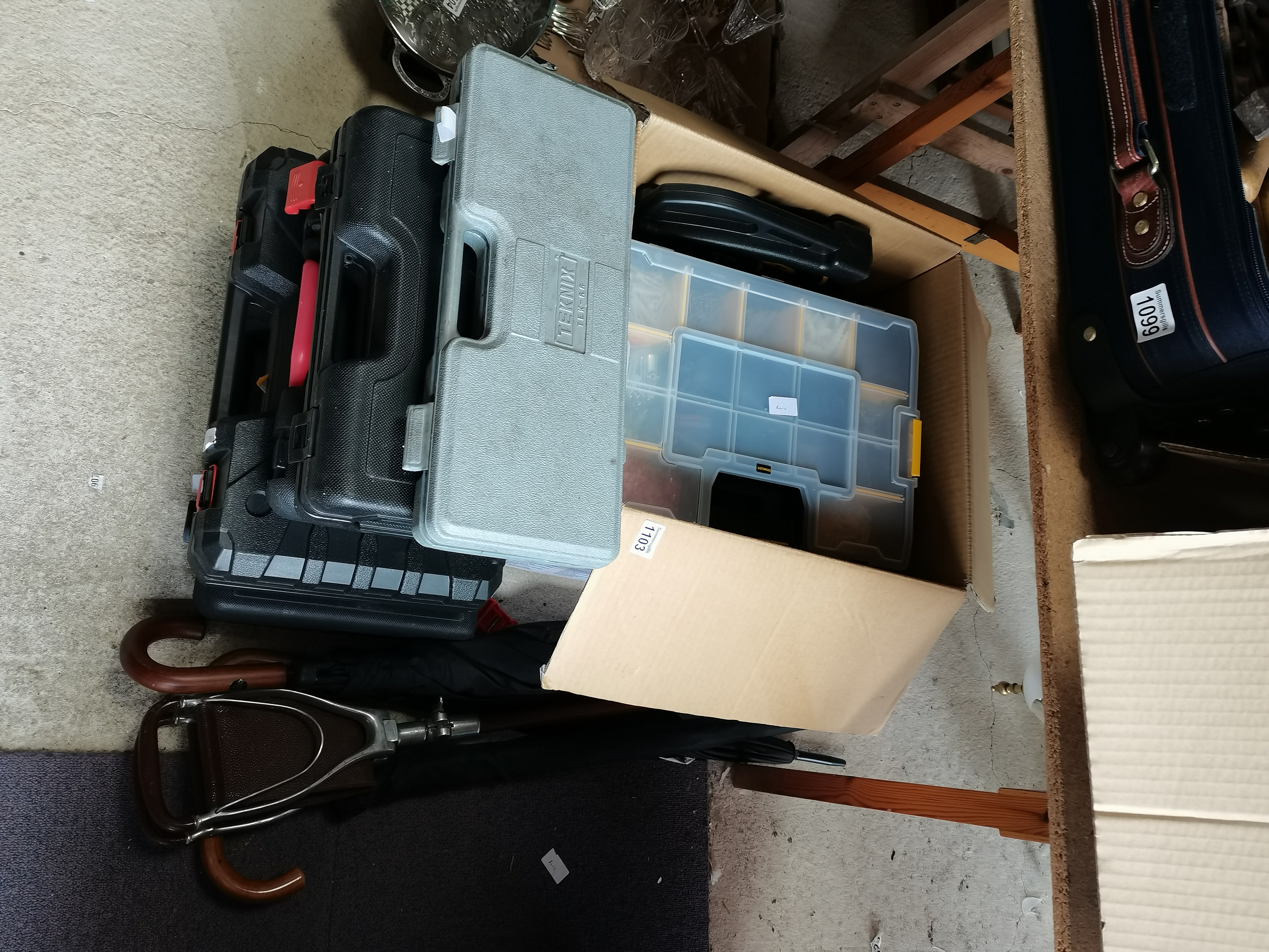 Large Box of tools plus 5 plastic tool boxes containing socket sets etc - Image 6 of 6