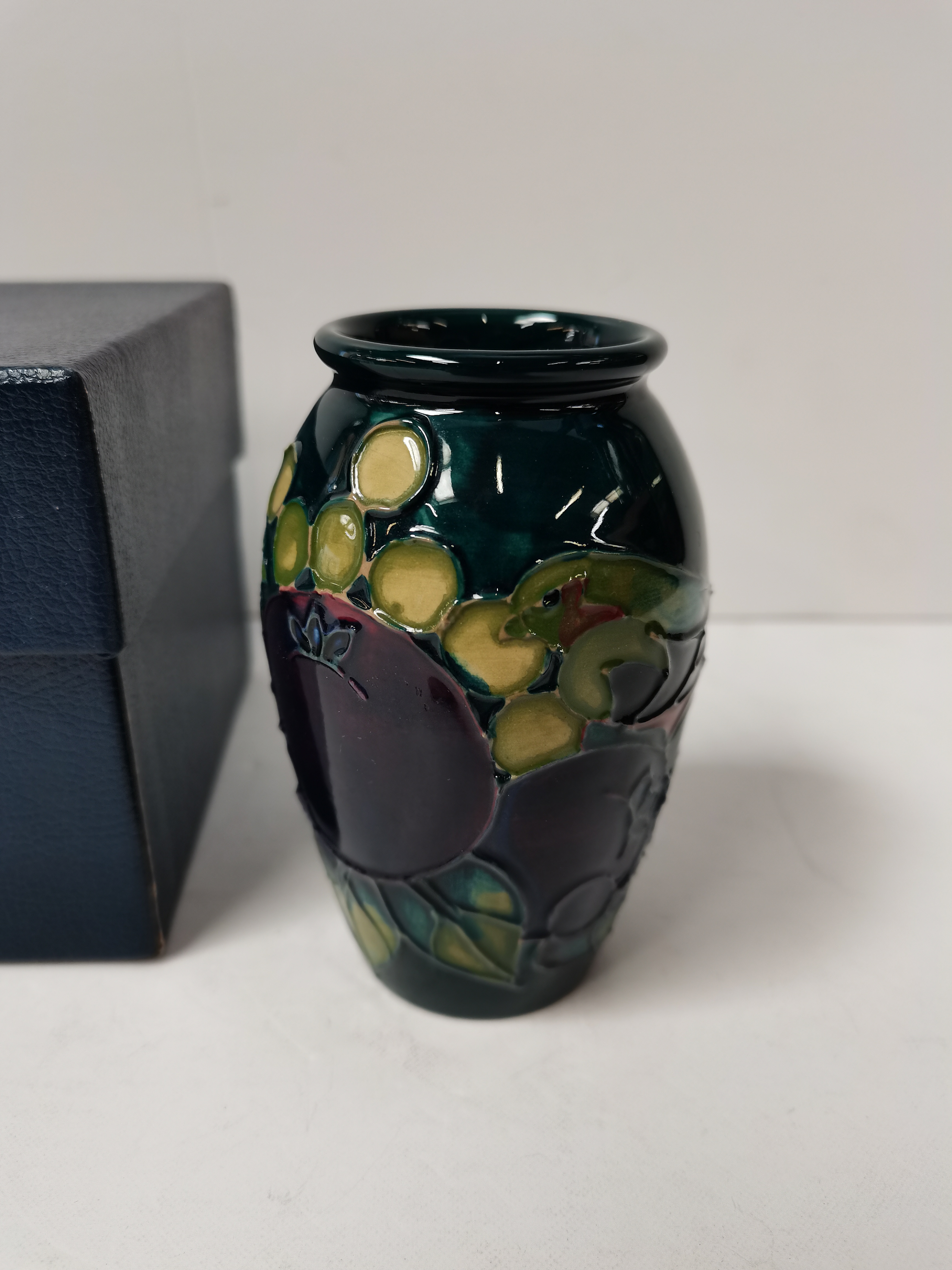 Moorcroft 10cm Berry & Finch vase - Image 2 of 3