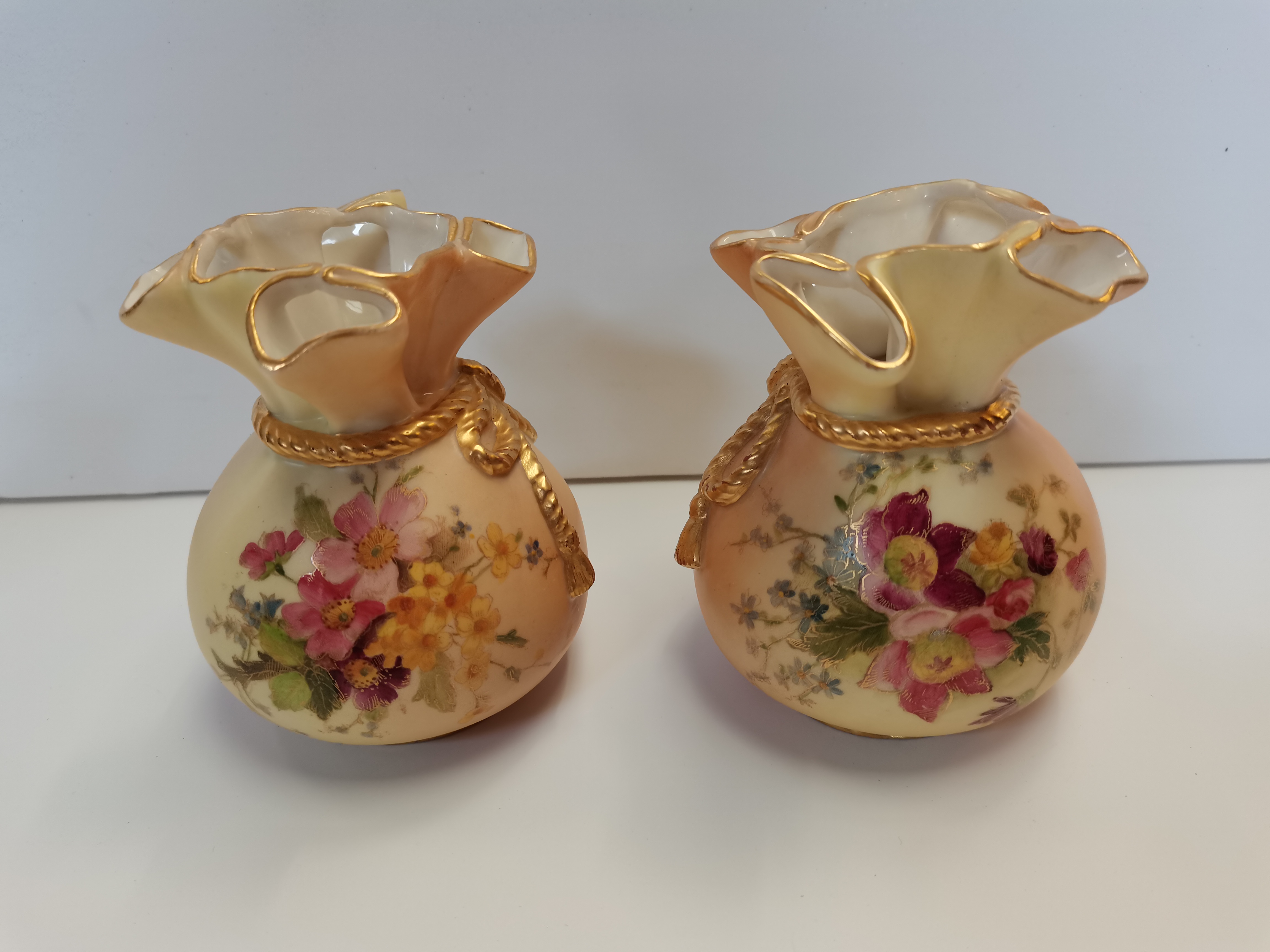 X2 Royal Worcester Posey vases 4" tall No 511 with puce mark painted with flowers - Image 2 of 6